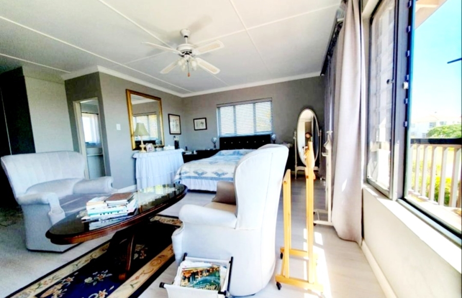 4 Bedroom Property for Sale in Boggomsbaai Western Cape